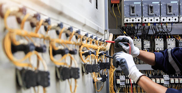 Professional Electrician technician working in Salem, AR